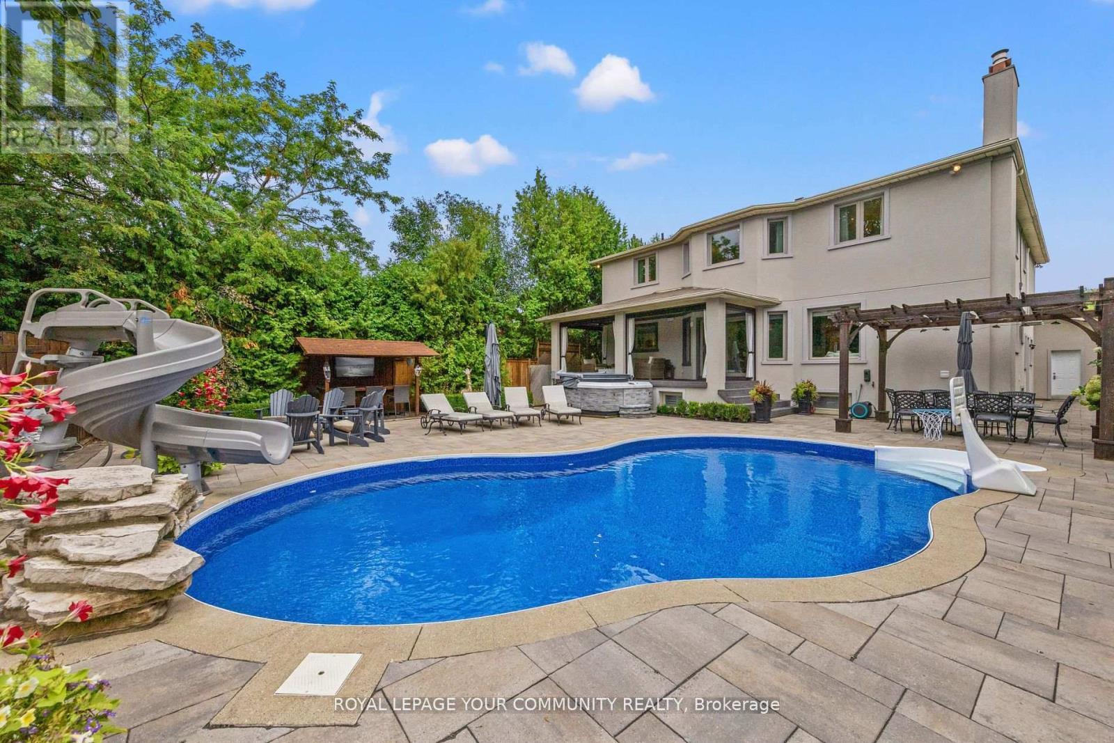 












6 MAGISTRALE COURT

,
Richmond Hill,




Ontario
L4C0H3

