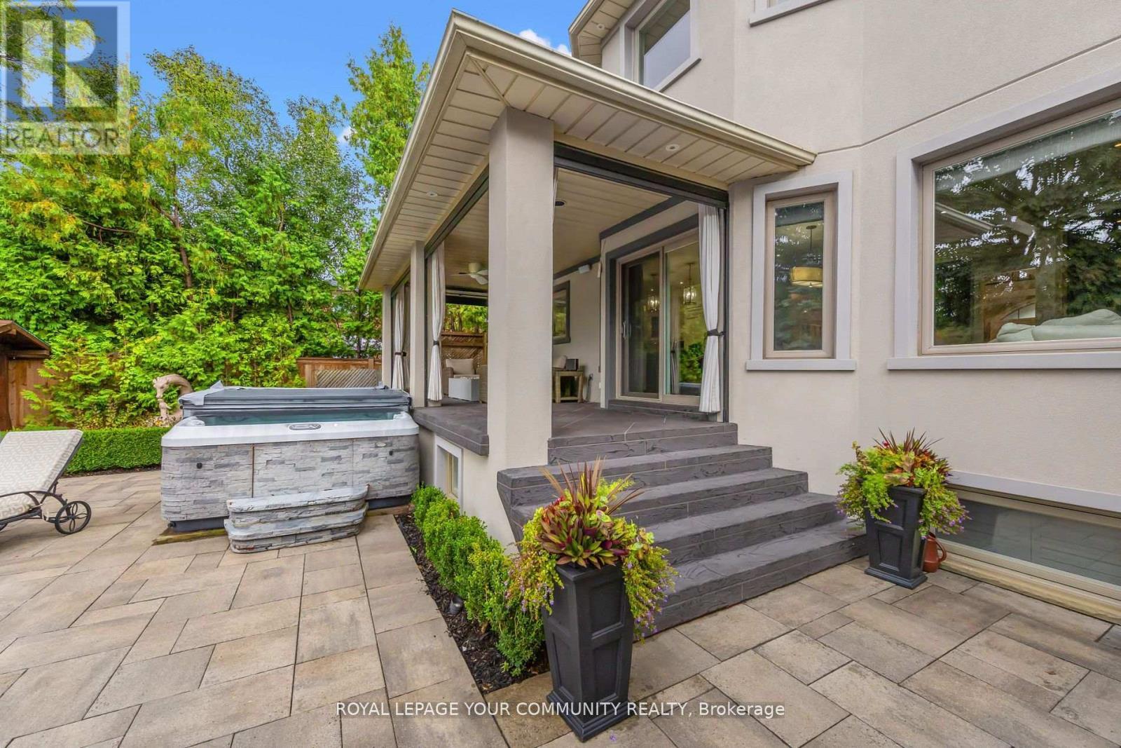 












6 MAGISTRALE COURT

,
Richmond Hill,




Ontario
L4C0H3

