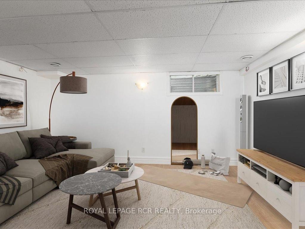 









315


Crowder

Boulevard,
Newmarket,




ON
L3Y 8J6

