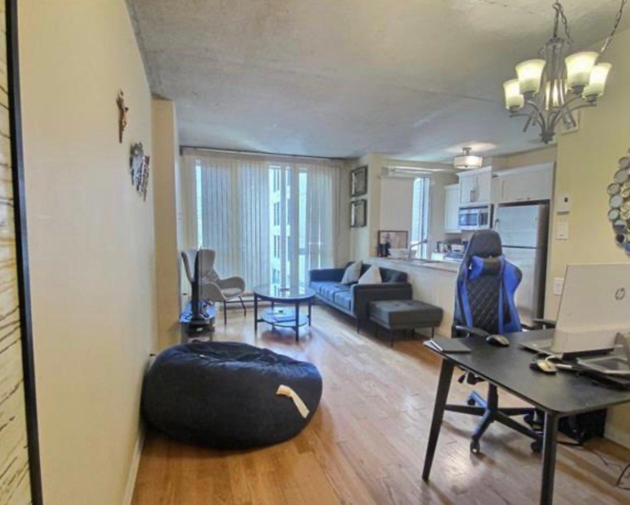 









1235


Rue Bishop

, 406,
Montréal (Ville-Marie),




QC
H3G0A6

