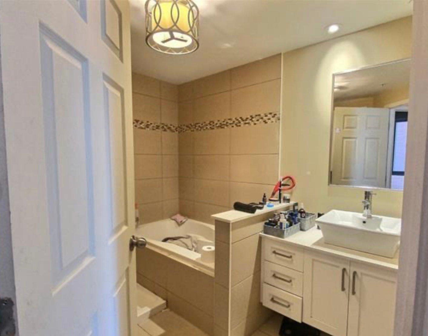 









1235


Rue Bishop

, 406,
Montréal (Ville-Marie),




QC
H3G0A6

