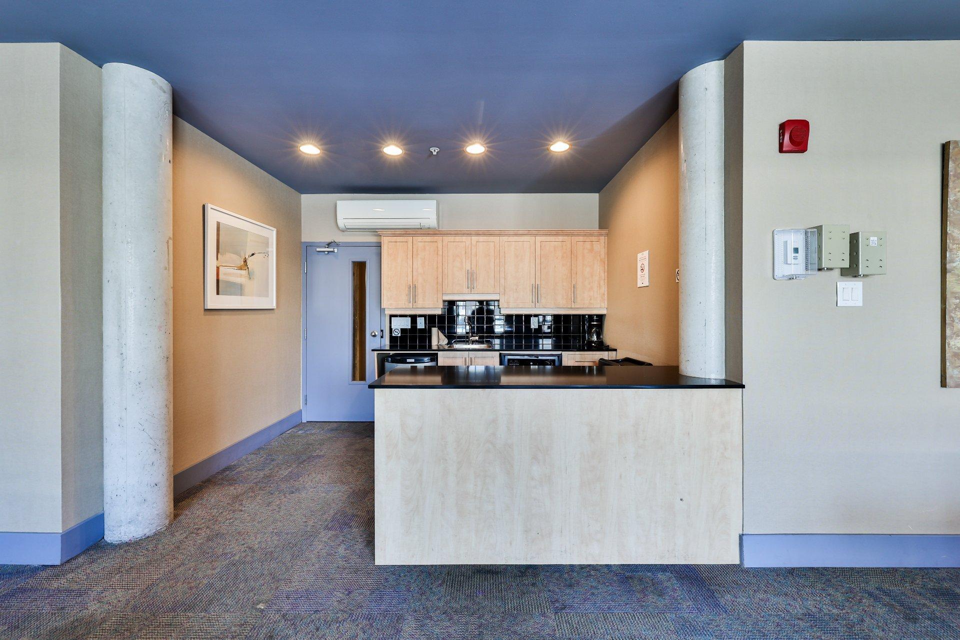 









1235


Rue Bishop

, 406,
Montréal (Ville-Marie),




QC
H3G0A6

