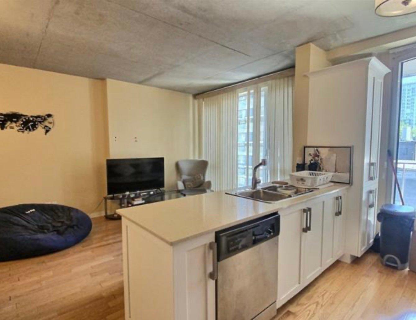 









1235


Rue Bishop

, 406,
Montréal (Ville-Marie),




QC
H3G0A6


