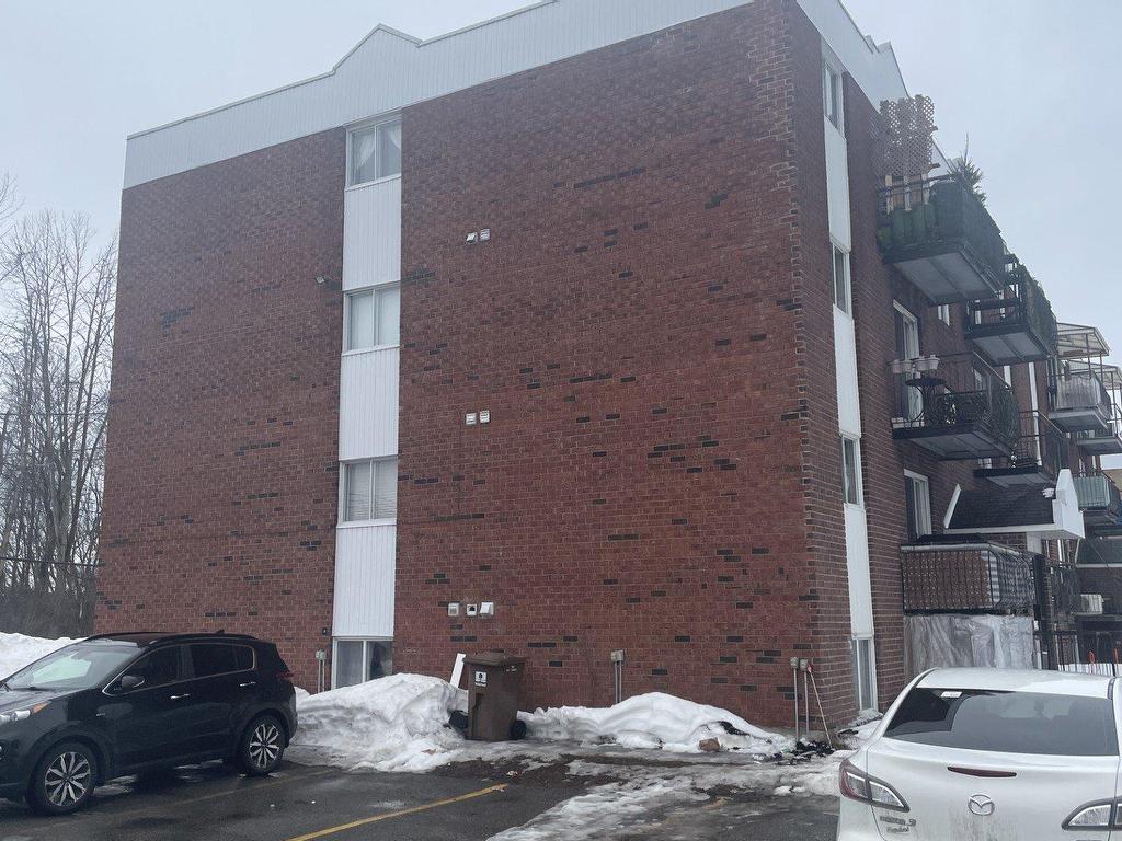 









2845


Av. de la Renaissance

,
Boisbriand,




QC
J7H1T9

