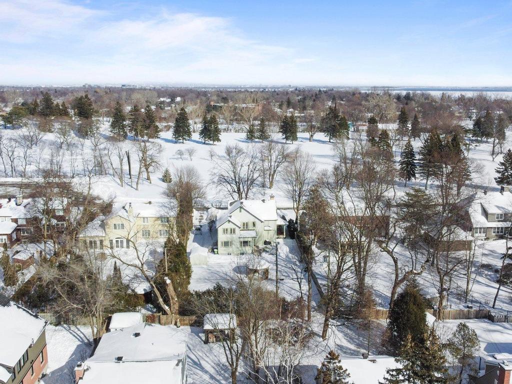 









40


Av. du Golf

,
Pointe-Claire,




QC
H9S4N5

