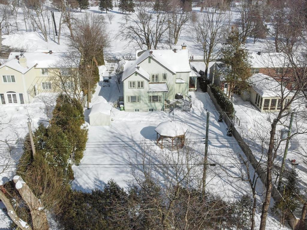









40


Av. du Golf

,
Pointe-Claire,




QC
H9S4N5

