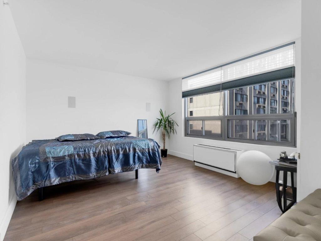 









1390


Rue du Fort

, 1402,
Montréal (Ville-Marie),




QC
H3H2R7

