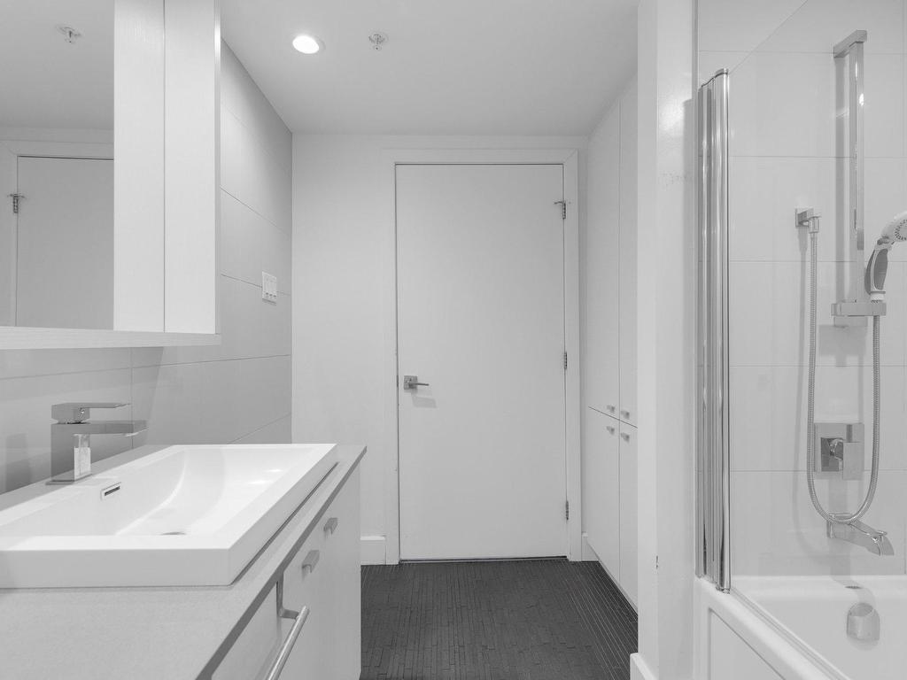 









1390


Rue du Fort

, 1402,
Montréal (Ville-Marie),




QC
H3H2R7

