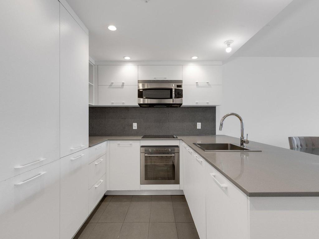 









1390


Rue du Fort

, 1402,
Montréal (Ville-Marie),




QC
H3H2R7

