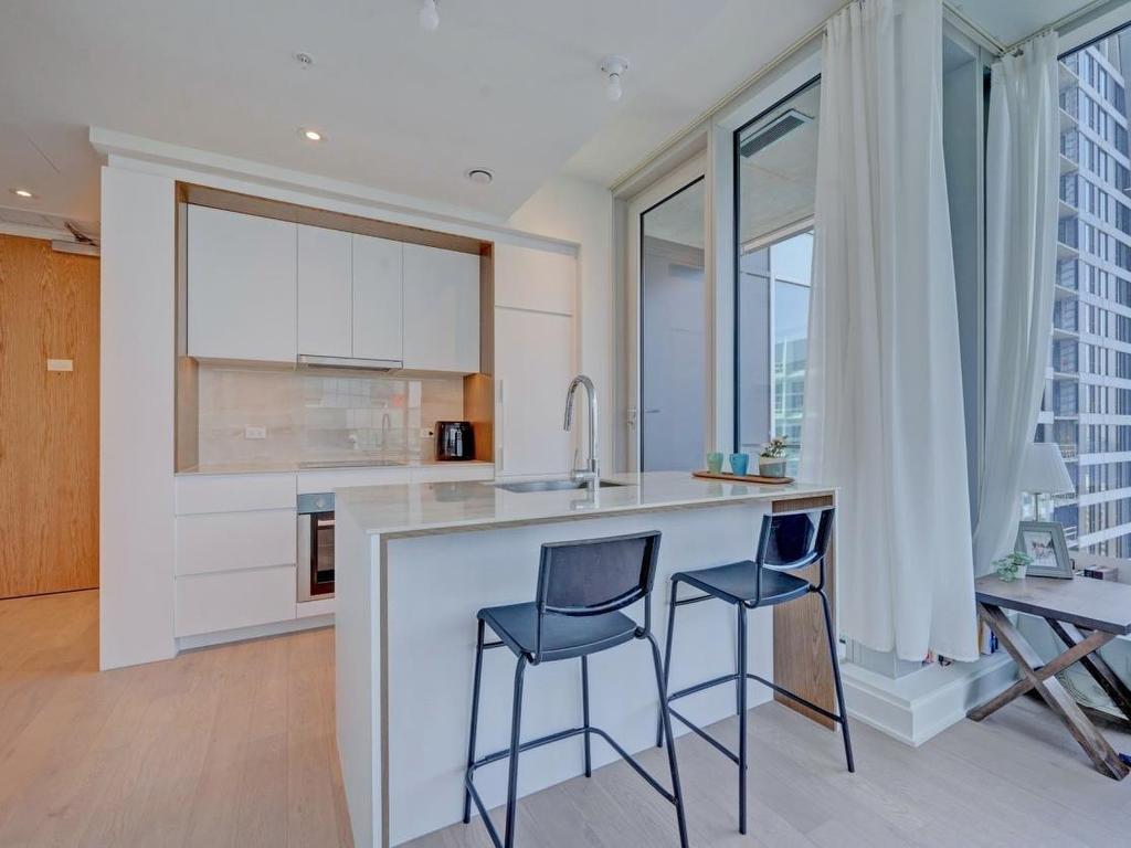 









1020


Rue de la Montagne

, 3510,
Montréal (Ville-Marie),




QC
H3G1V7


