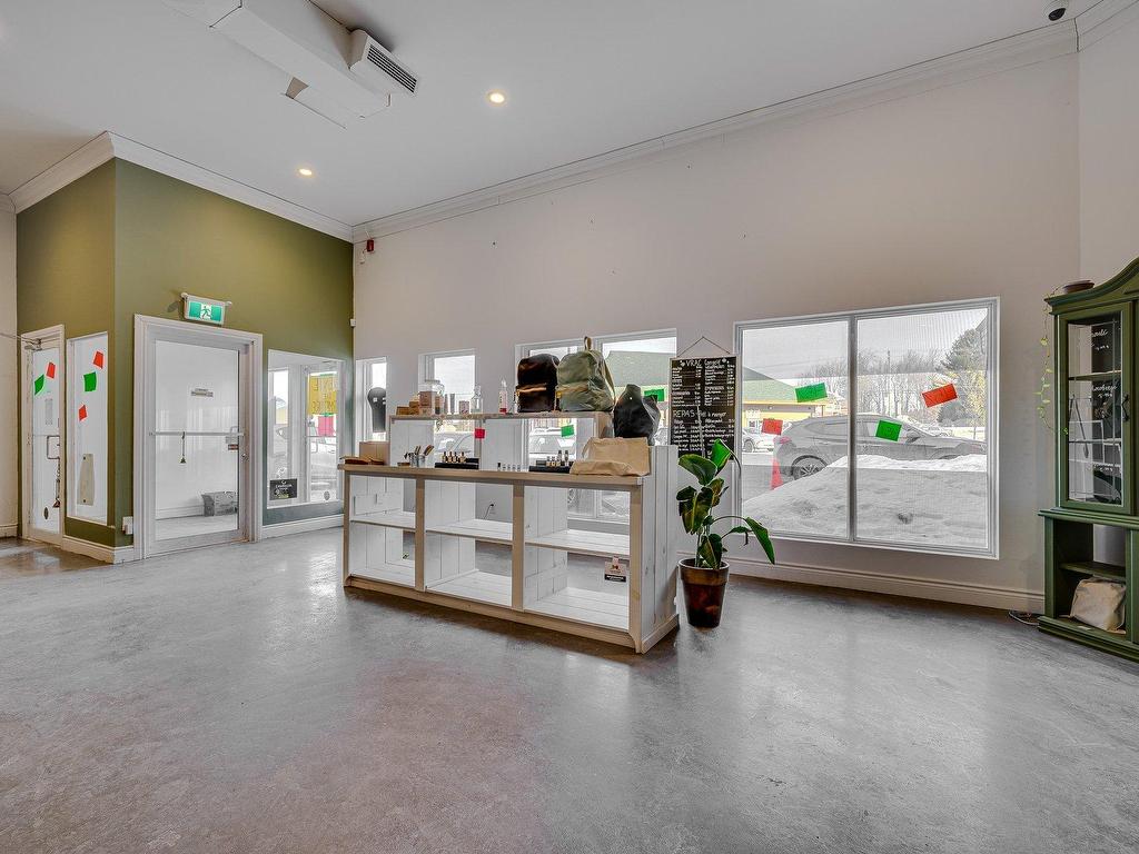 









1085


Rue Melançon

,
Saint-Jérôme,




QC
J7Z7N6


