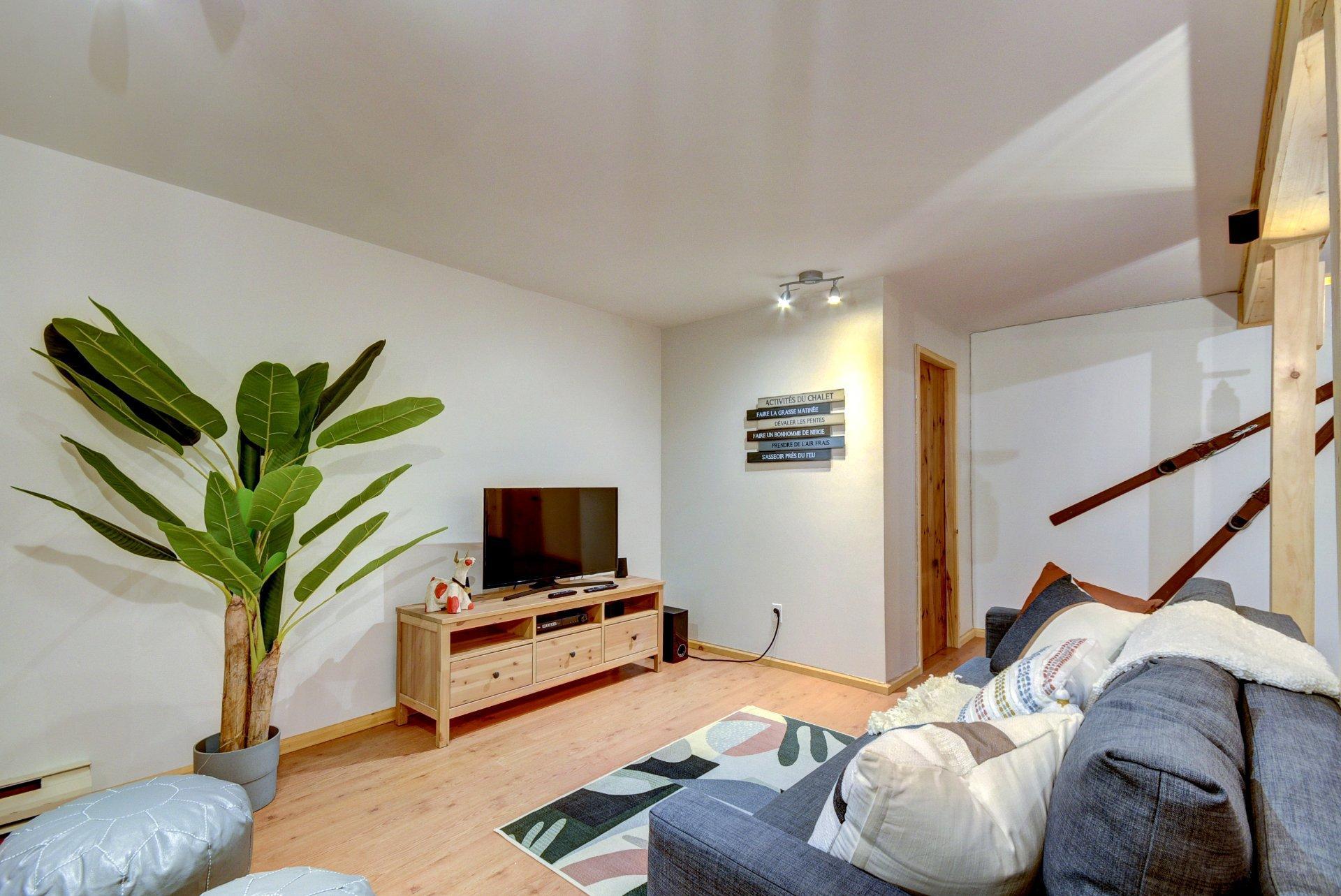 









291


Ch. du Nordet

,
Lac-Supérieur,




QC
J0T1J0

