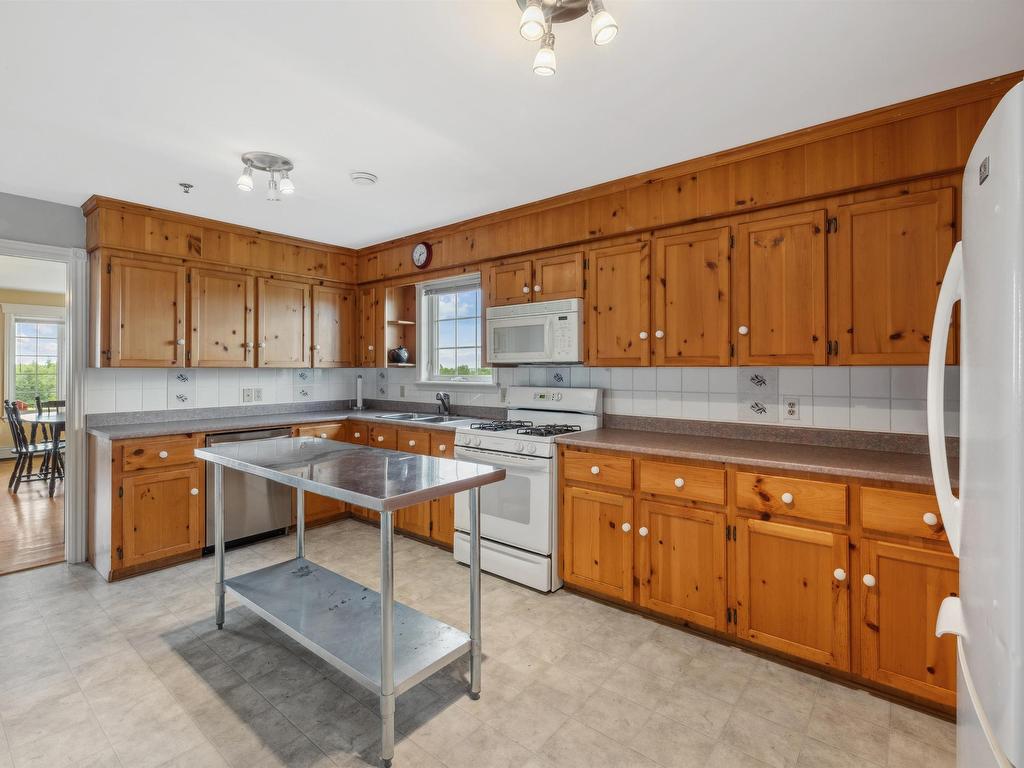












21 Woodhawk Lane

,
Donaldston,







PE
C0A 1T0

