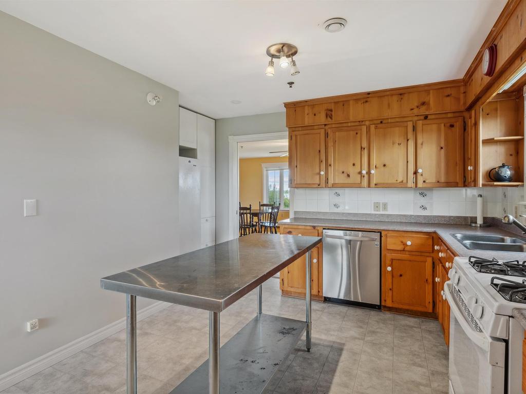 












21 Woodhawk Lane

,
Donaldston,







PE
C0A 1T0

