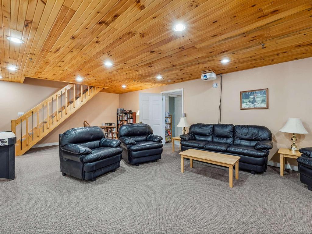 












21 Woodhawk Lane

,
Donaldston,







PE
C0A 1T0

