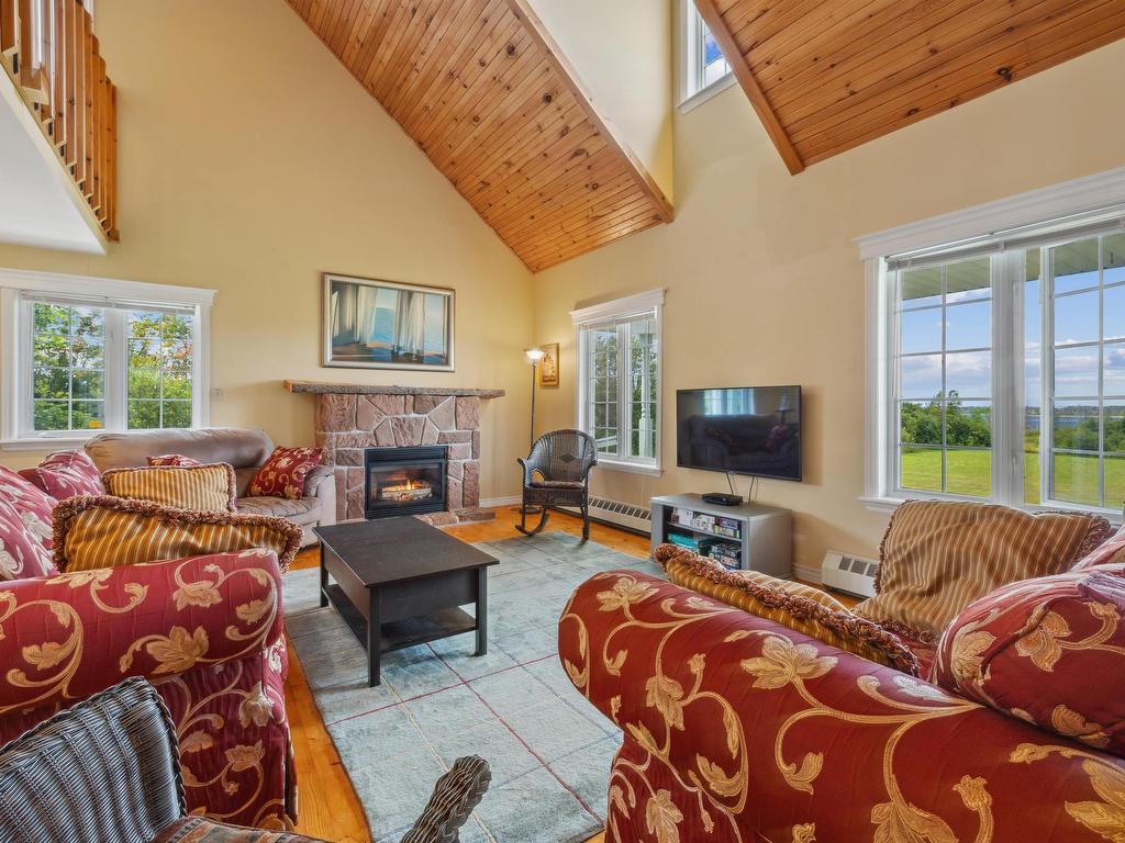 












21 Woodhawk Lane

,
Donaldston,







PE
C0A 1T0

