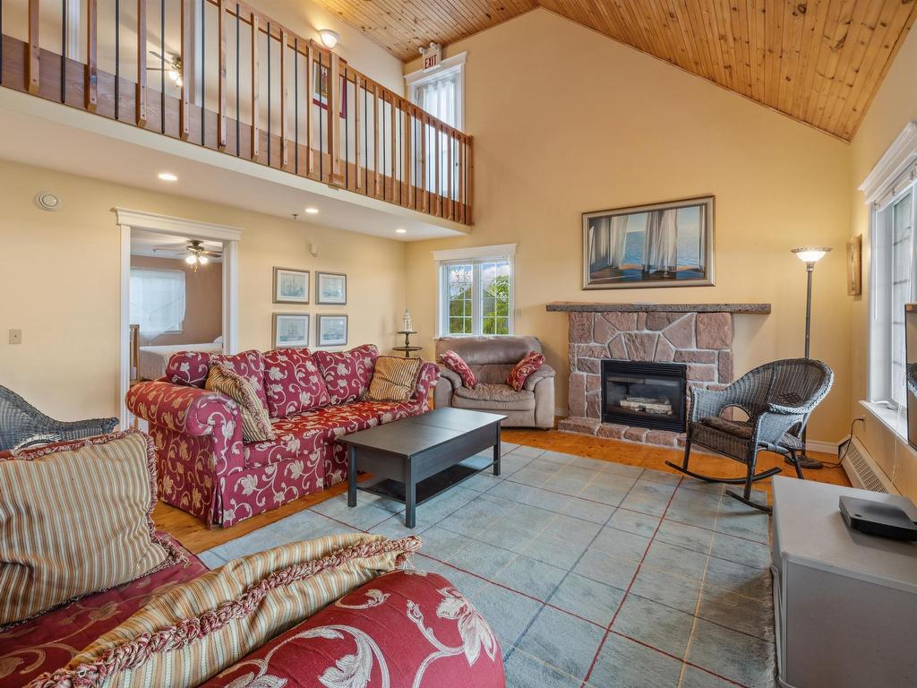 












21 Woodhawk Lane

,
Donaldston,







PE
C0A 1T0

