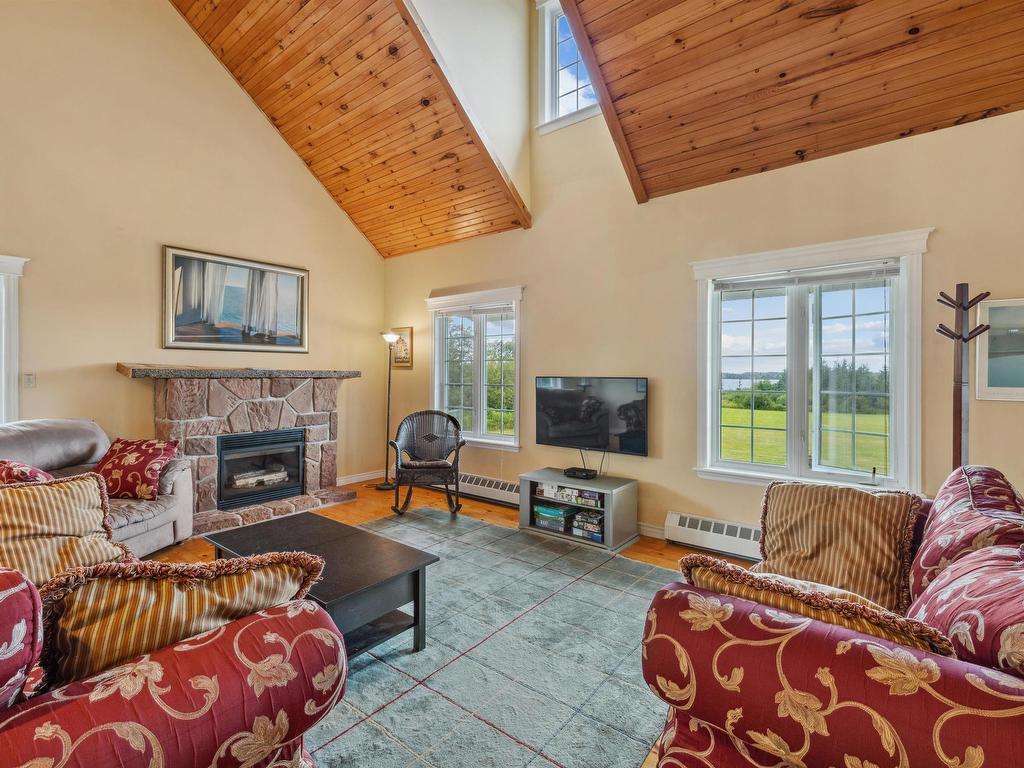 












21 Woodhawk Lane

,
Donaldston,







PE
C0A 1T0

