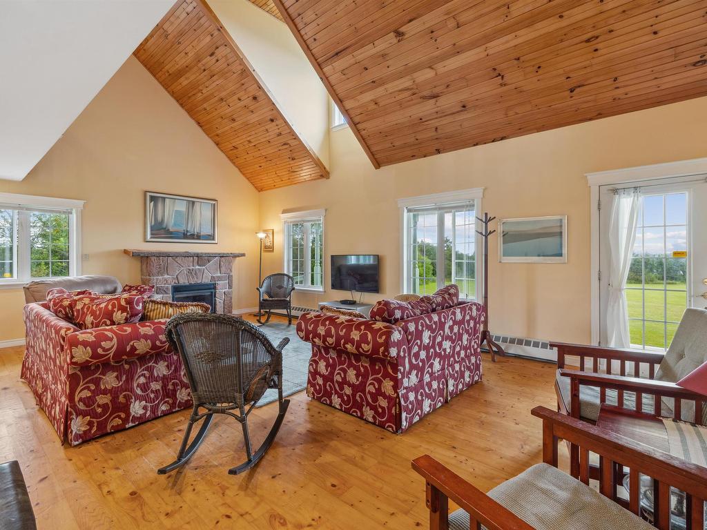 












21 Woodhawk Lane

,
Donaldston,







PE
C0A 1T0

