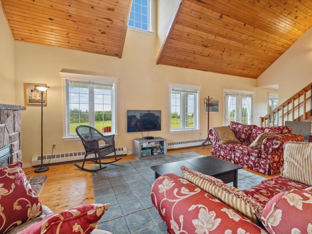 












21 Woodhawk Lane

,
Donaldston,







PE
C0A 1T0

