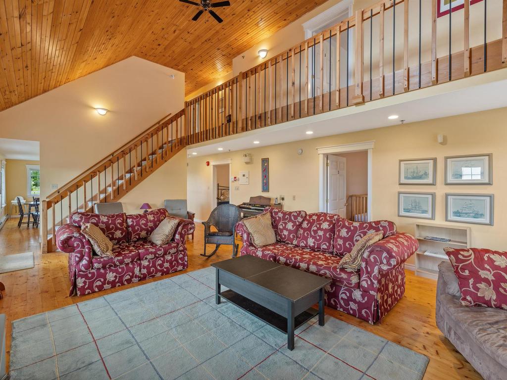 












21 Woodhawk Lane

,
Donaldston,







PE
C0A 1T0

