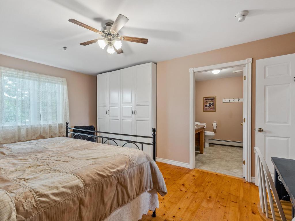 












21 Woodhawk Lane

,
Donaldston,




PE
C0A 1T0

