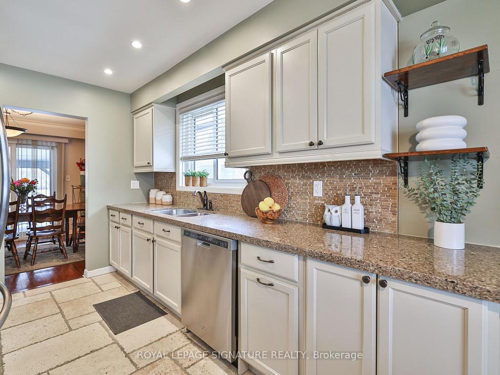 









21


Griselda

Crescent,
Toronto,




ON
M1G 3P5

