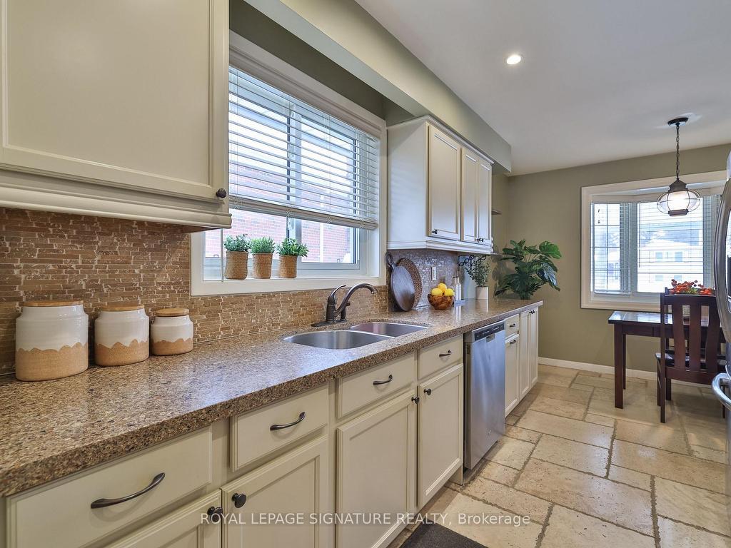 









21


Griselda

Crescent,
Toronto,




ON
M1G 3P5

