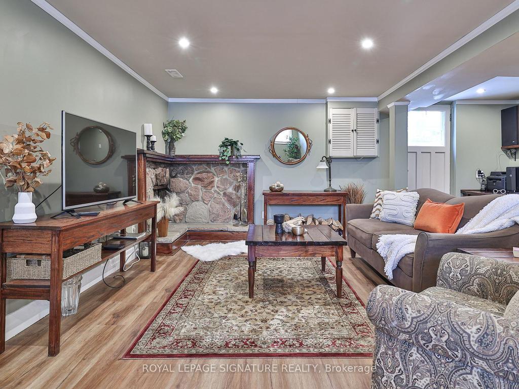 









21


Griselda

Crescent,
Toronto,




ON
M1G 3P5

