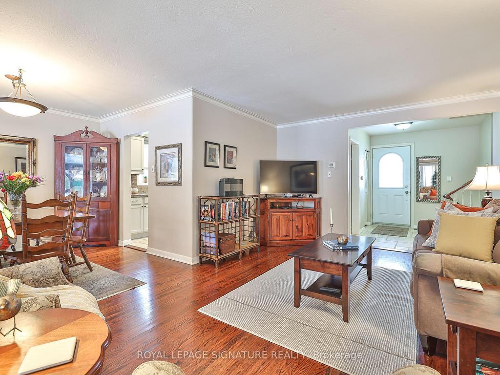 









21


Griselda

Crescent,
Toronto,




ON
M1G 3P5


