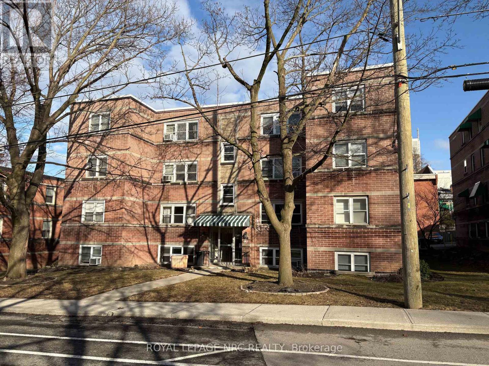 












2 - 227 MACNAB STREET S

,
Hamilton (Durand),




Ontario
L8P3C9


