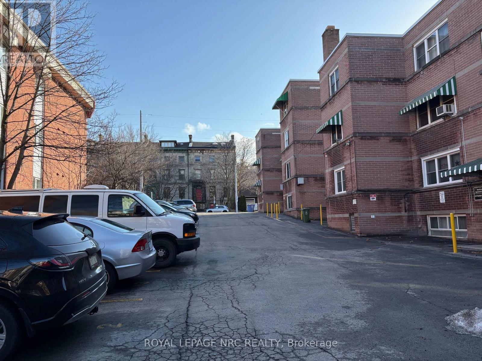 












2 - 227 MACNAB STREET S

,
Hamilton (Durand),




Ontario
L8P3C9

