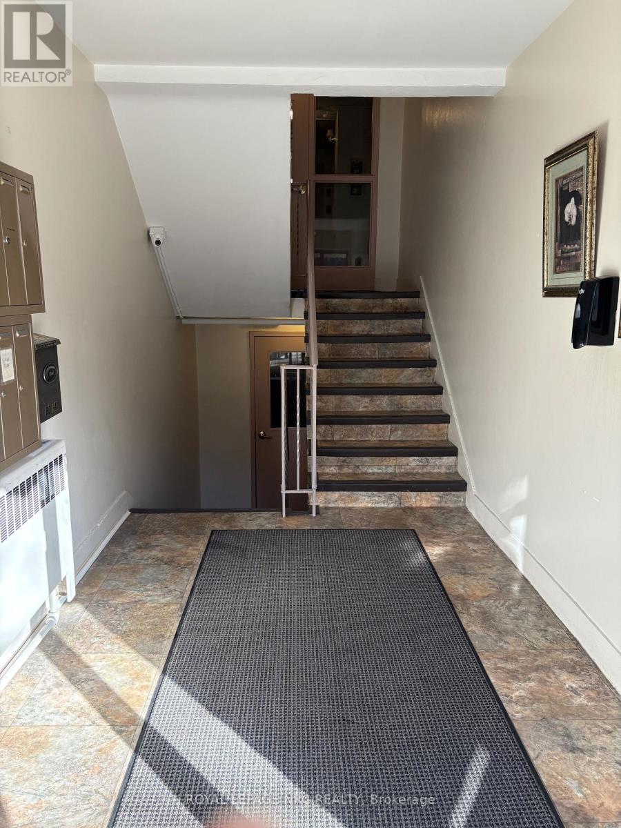 












2 - 227 MACNAB STREET S

,
Hamilton (Durand),




Ontario
L8P3C9

