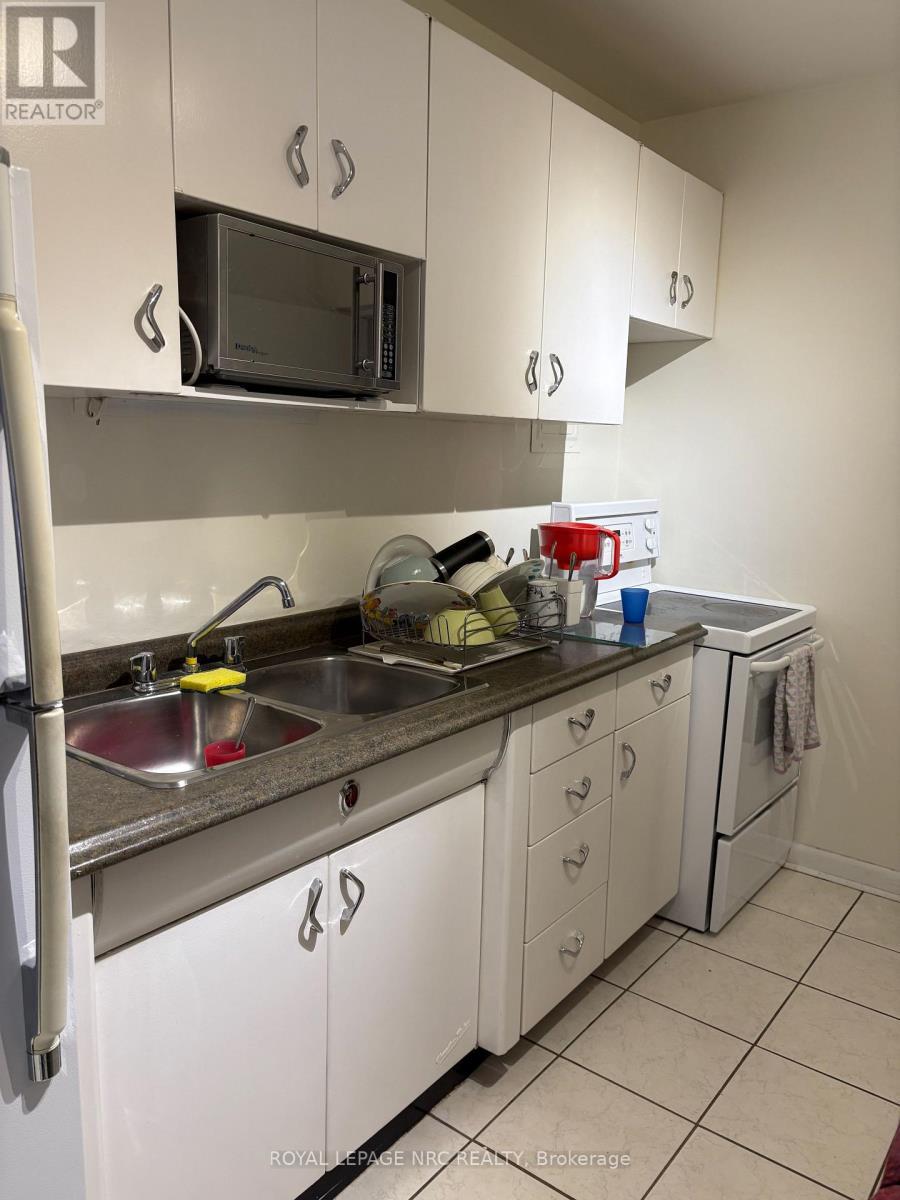 












2 - 227 MACNAB STREET S

,
Hamilton (Durand),




Ontario
L8P3C9

