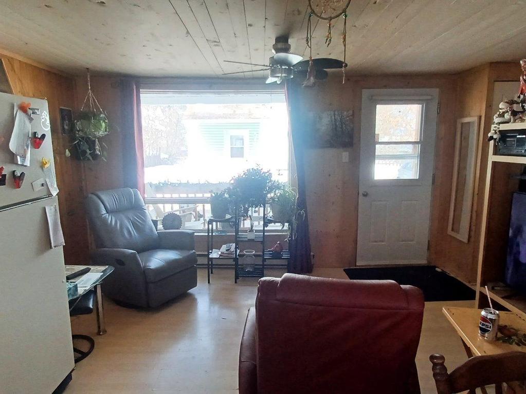 









195


Rue Chénier

,
Maniwaki,




QC
J9E1R8

