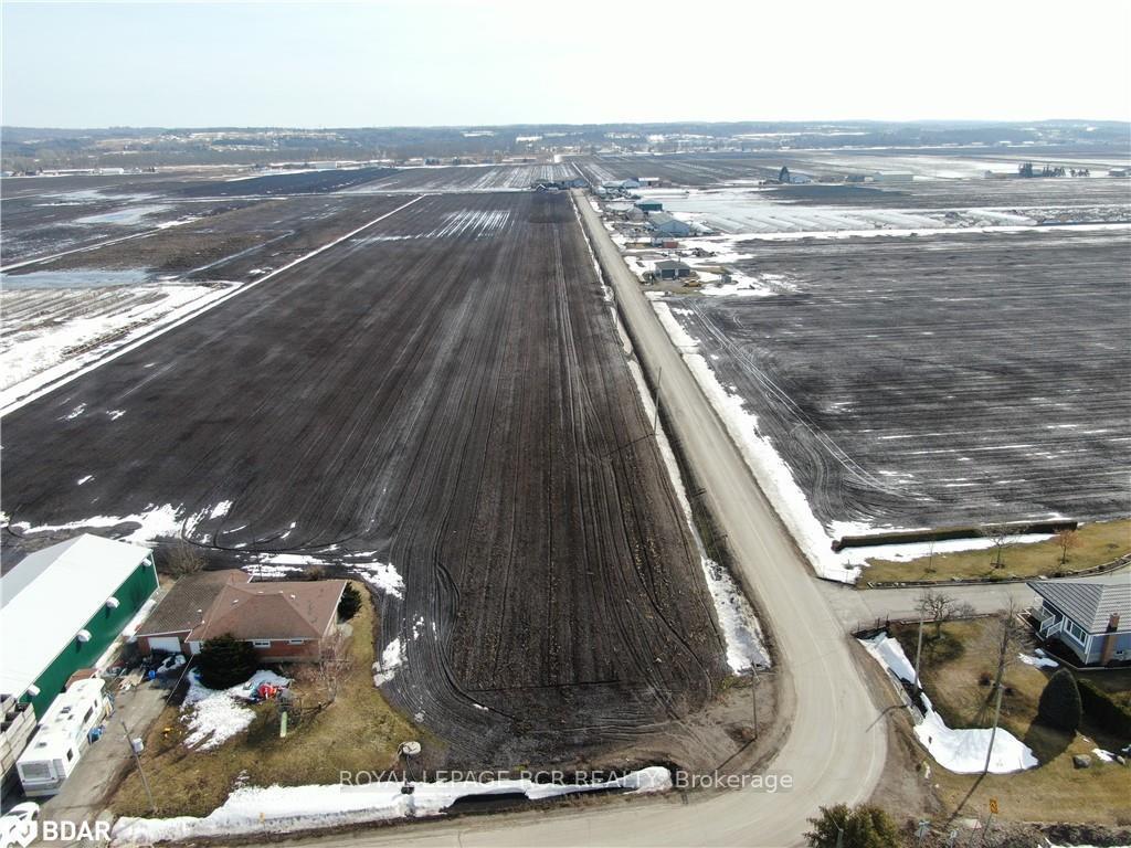 









695


Strawberry

Lane,
King,







ON
L3Y 4V9

