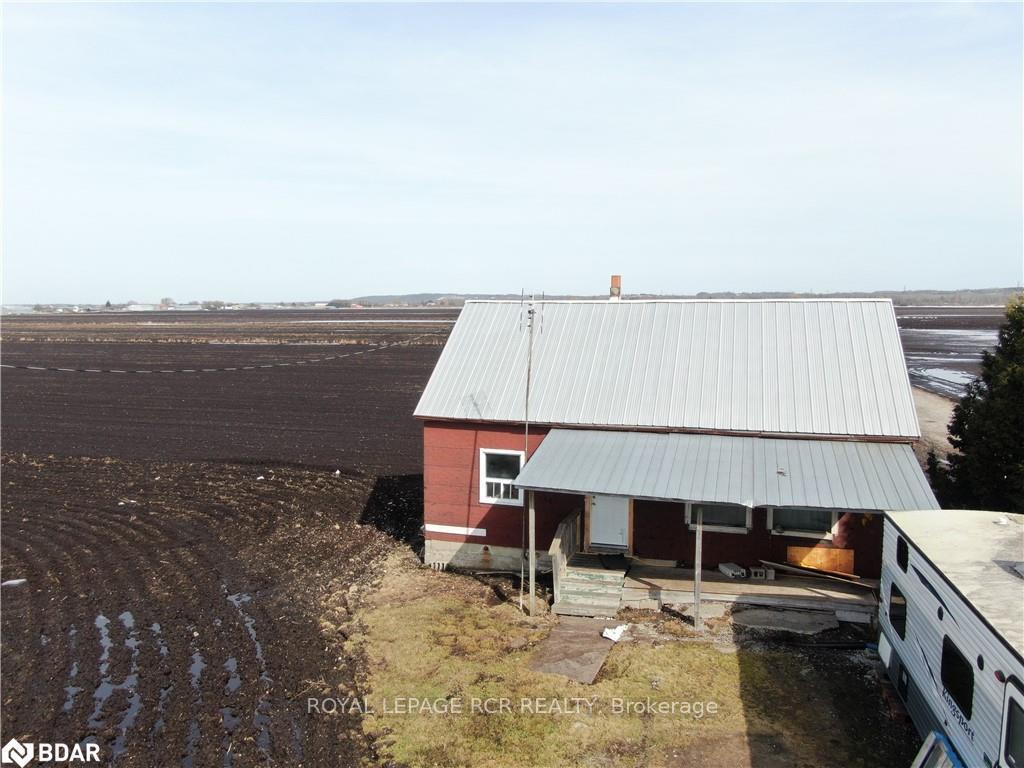 









695


Strawberry

Lane,
King,







ON
L3Y 4V9

