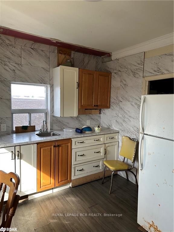 









695


Strawberry

Lane,
King,







ON
L3Y 4V9

