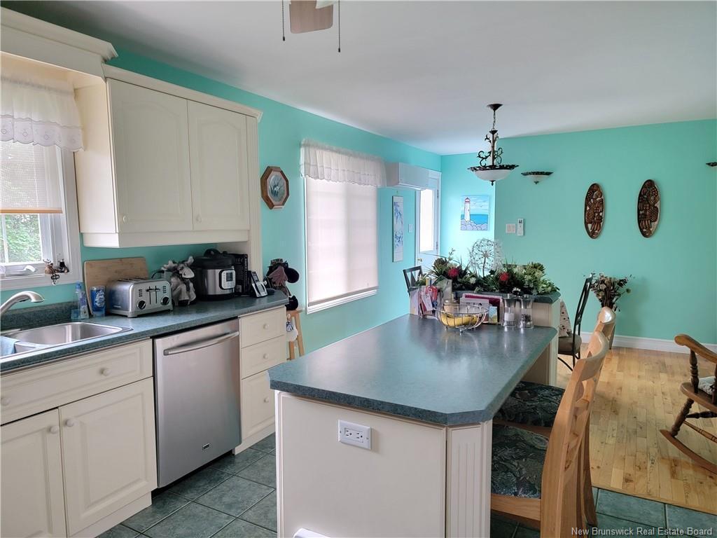 









967


Hay Cres

,
Bathurst,




NB
E2A 3S1


