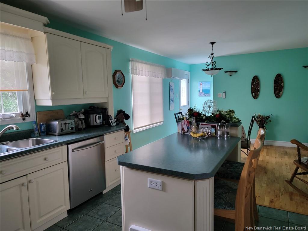 









967


Hay Cres

,
Bathurst,




NB
E2A 3S1

