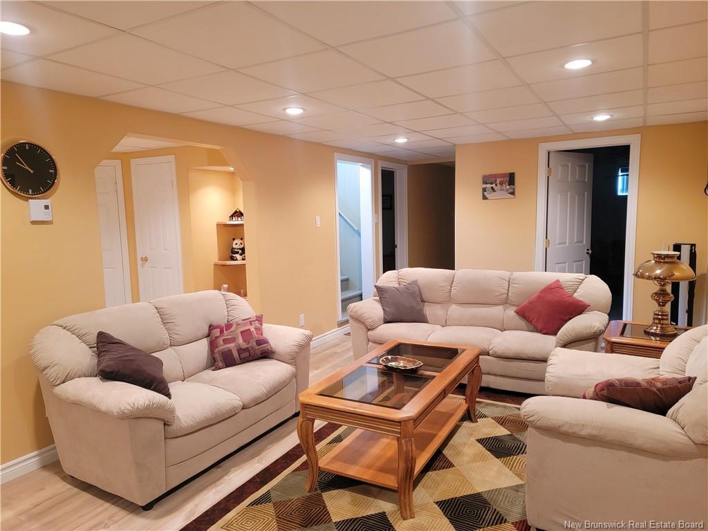 









967


Hay Cres

,
Bathurst,




NB
E2A 3S1

