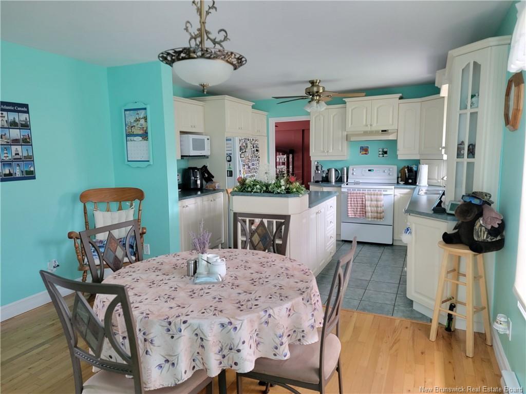 









967


Hay Cres

,
Bathurst,




NB
E2A 3S1

