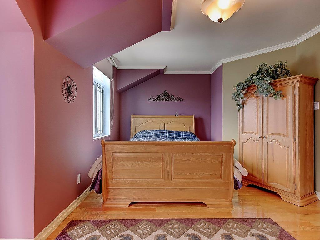 









23


Rue des Patriotes

,
Saint-Basile-le-Grand,




QC
J3N1T3

