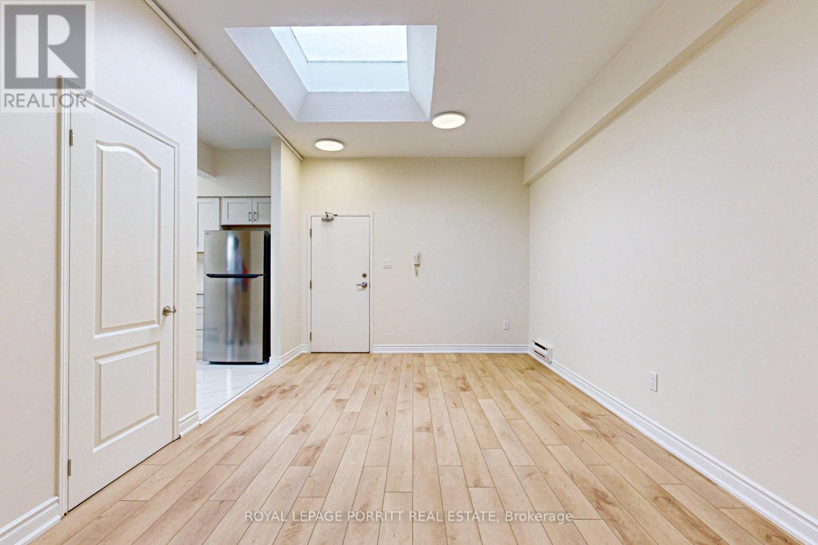 












2 - 3519 LAKE SHORE BOULEVARD W

,
Toronto,




Ontario
M8W1N5

