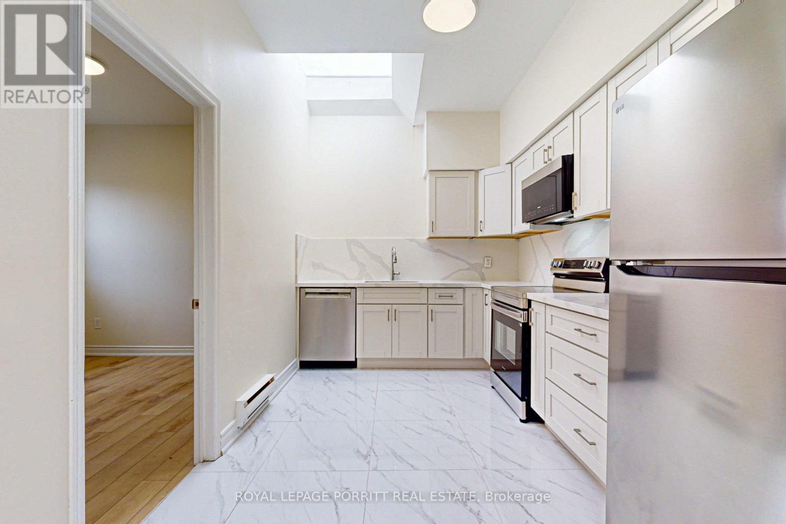 












2 - 3519 LAKE SHORE BOULEVARD W

,
Toronto,




Ontario
M8W1N5

