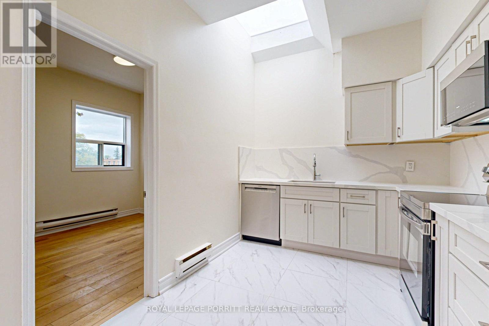 












2 - 3519 LAKE SHORE BOULEVARD W

,
Toronto,




Ontario
M8W1N5

