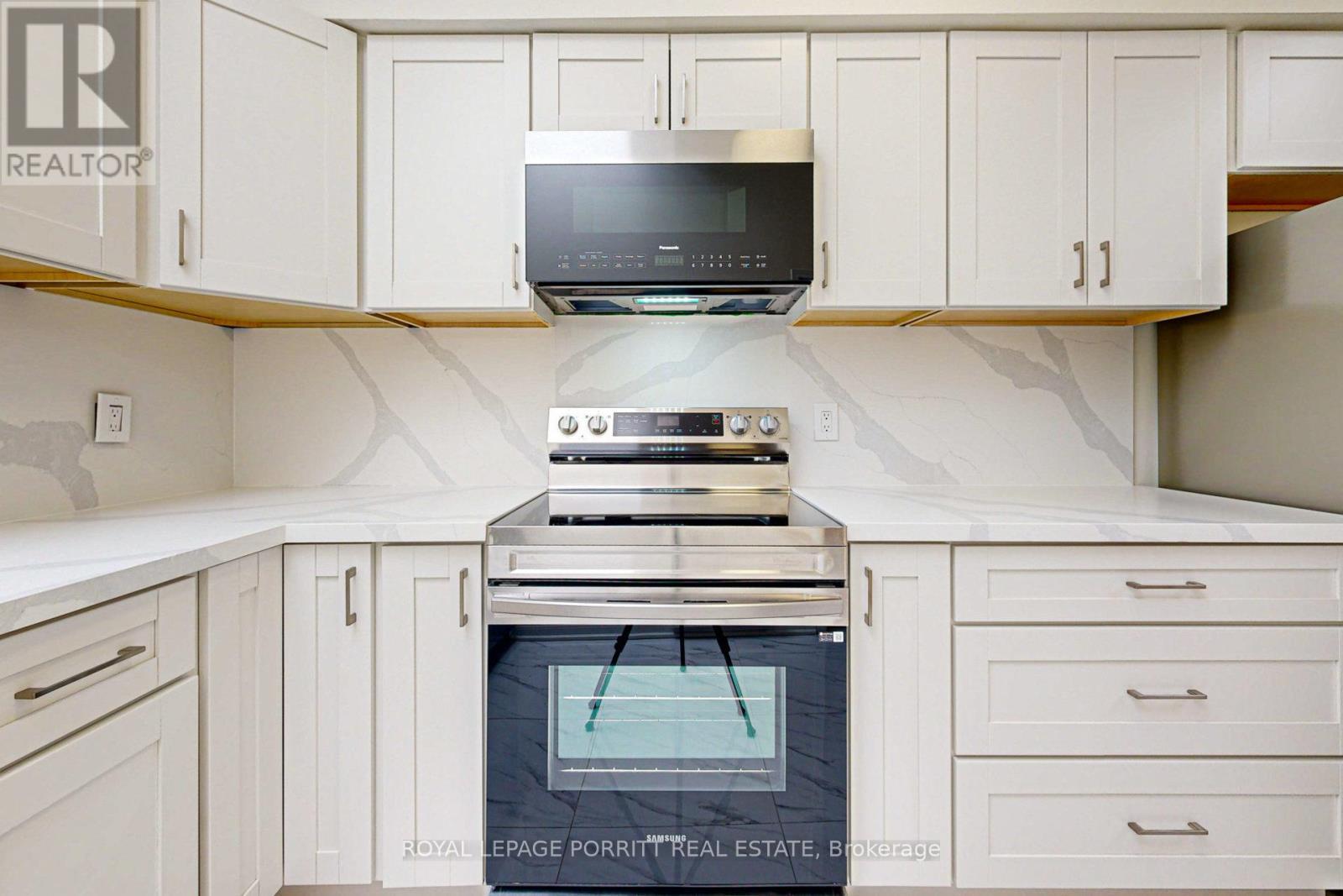 












2 - 3519 LAKE SHORE BOULEVARD W

,
Toronto,




Ontario
M8W1N5

