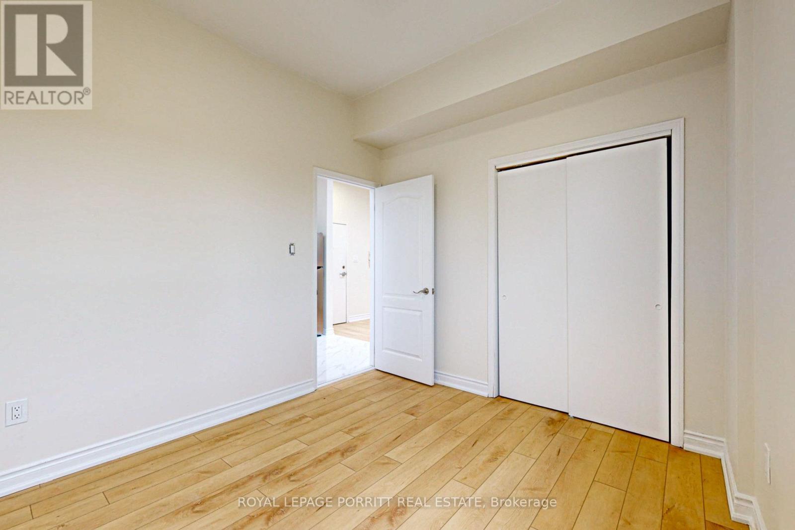 












2 - 3519 LAKE SHORE BOULEVARD W

,
Toronto,




Ontario
M8W1N5


