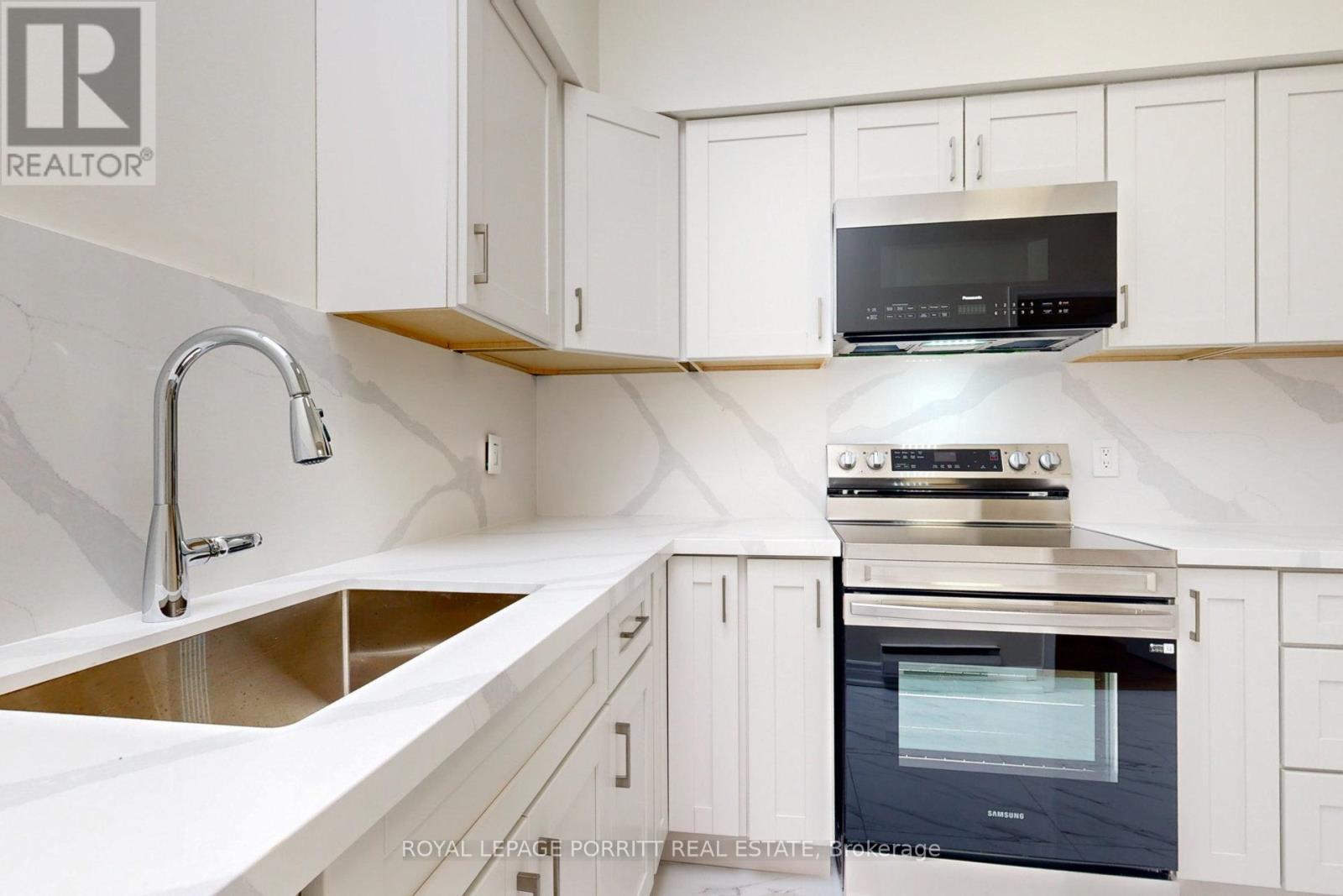 












2 - 3519 LAKE SHORE BOULEVARD W

,
Toronto,




Ontario
M8W1N5

