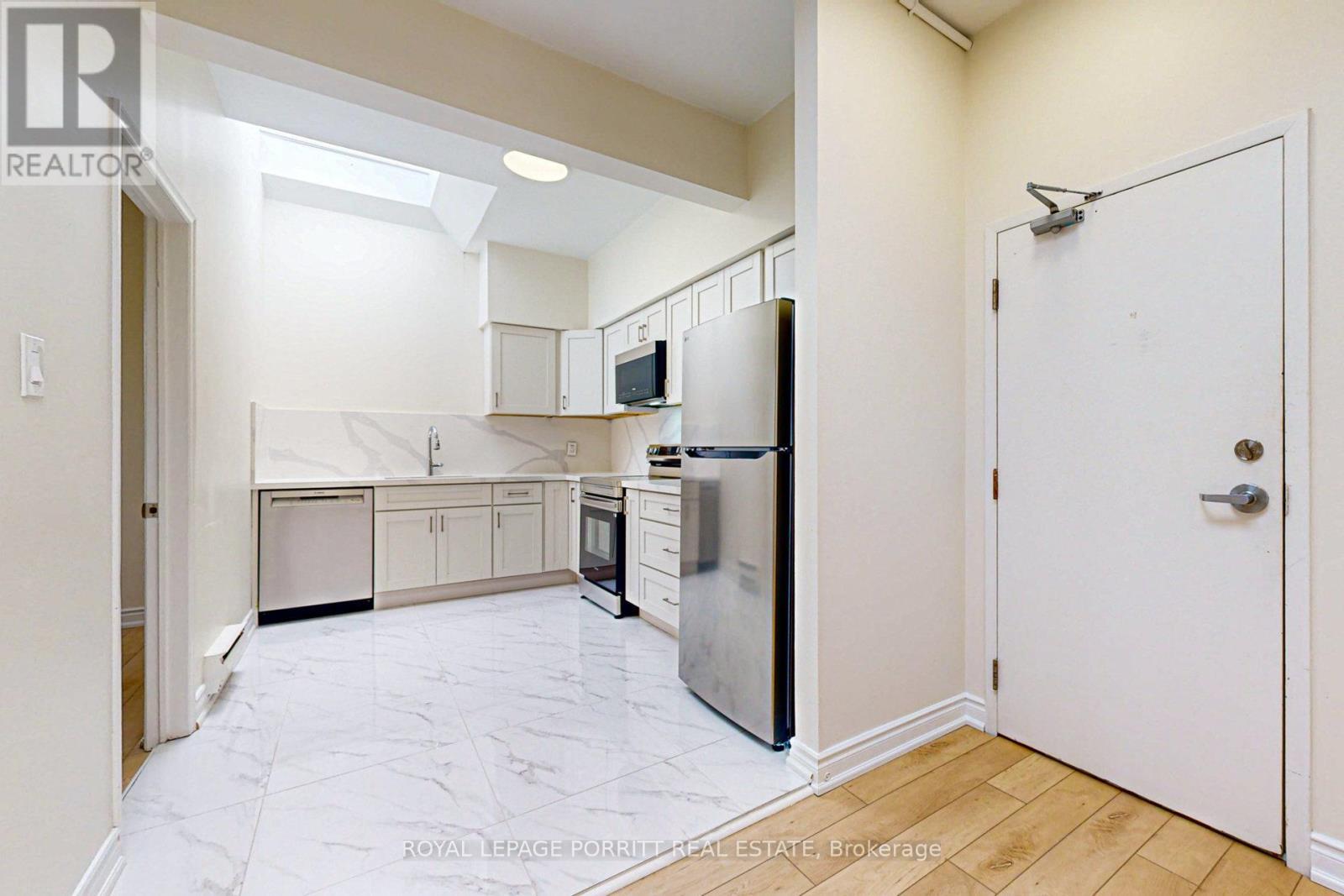 












2 - 3519 LAKE SHORE BOULEVARD W

,
Toronto,




Ontario
M8W1N5

